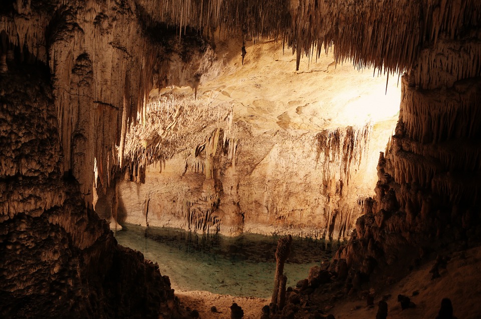 cuevas cataluña