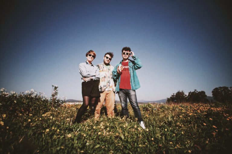 Triángulo de Amor Bizzaro razzmatazz 1 (1)