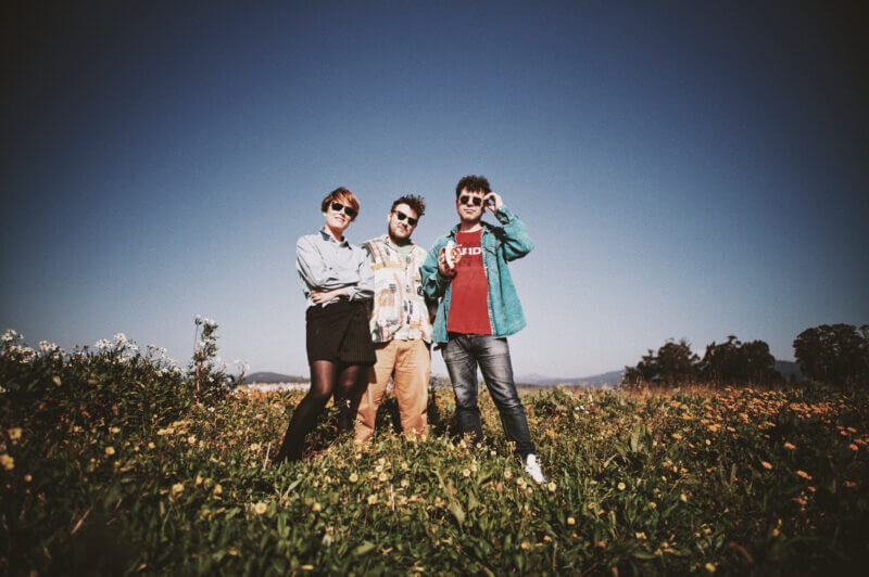 Triángulo de Amor Bizzaro razzmatazz 1 (1)