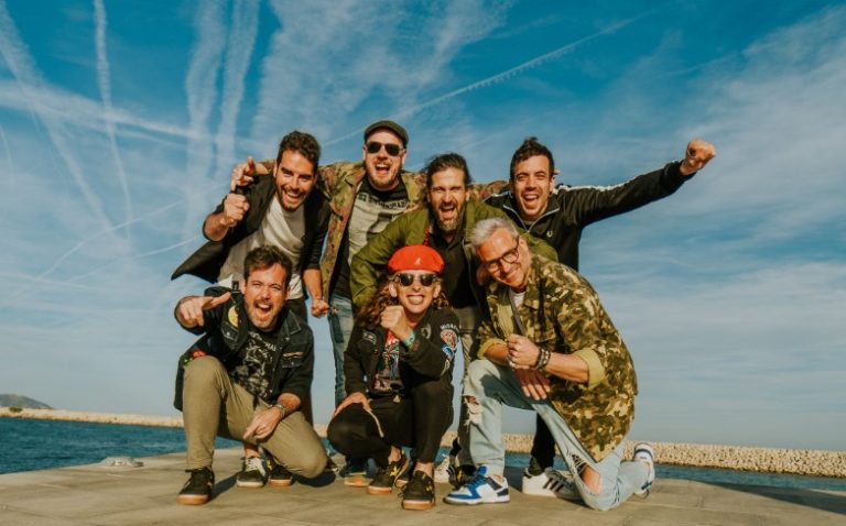 Sempre Dempeus, de Buhos