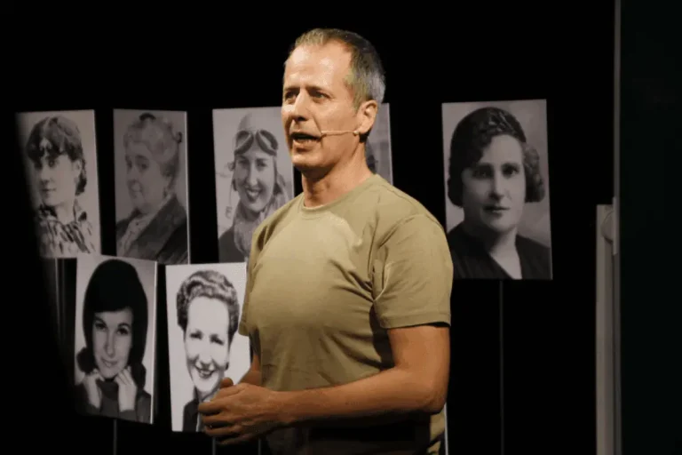 critica La Primera i les mestres de la República, sala fenix