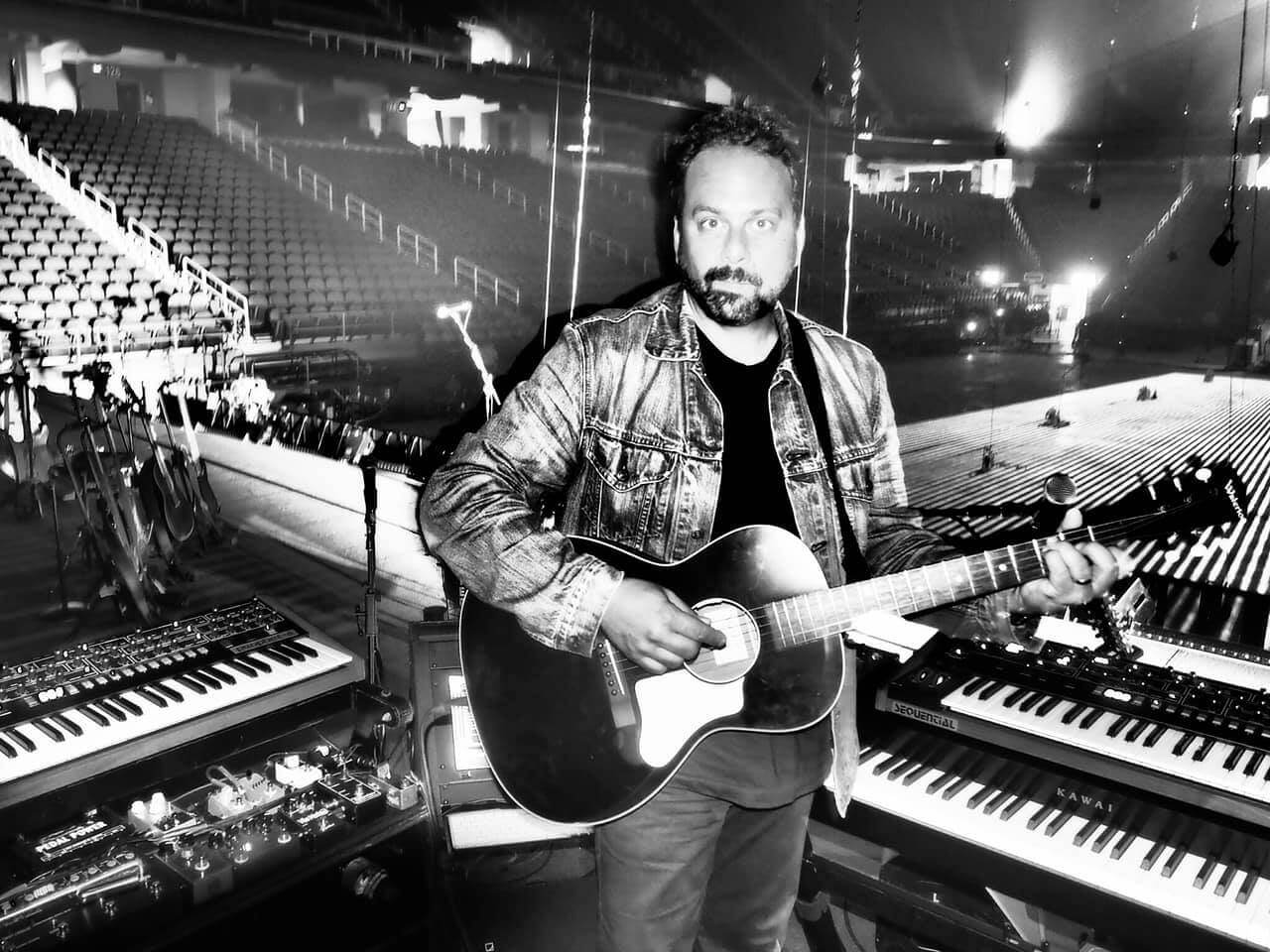 Jon Carin aclam club barcelona