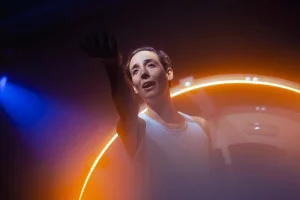 agonia sala fenix critica